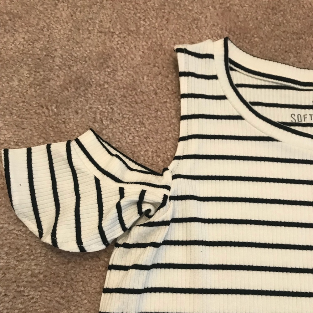Soft & Sexy cold shoulder American Eagle tee